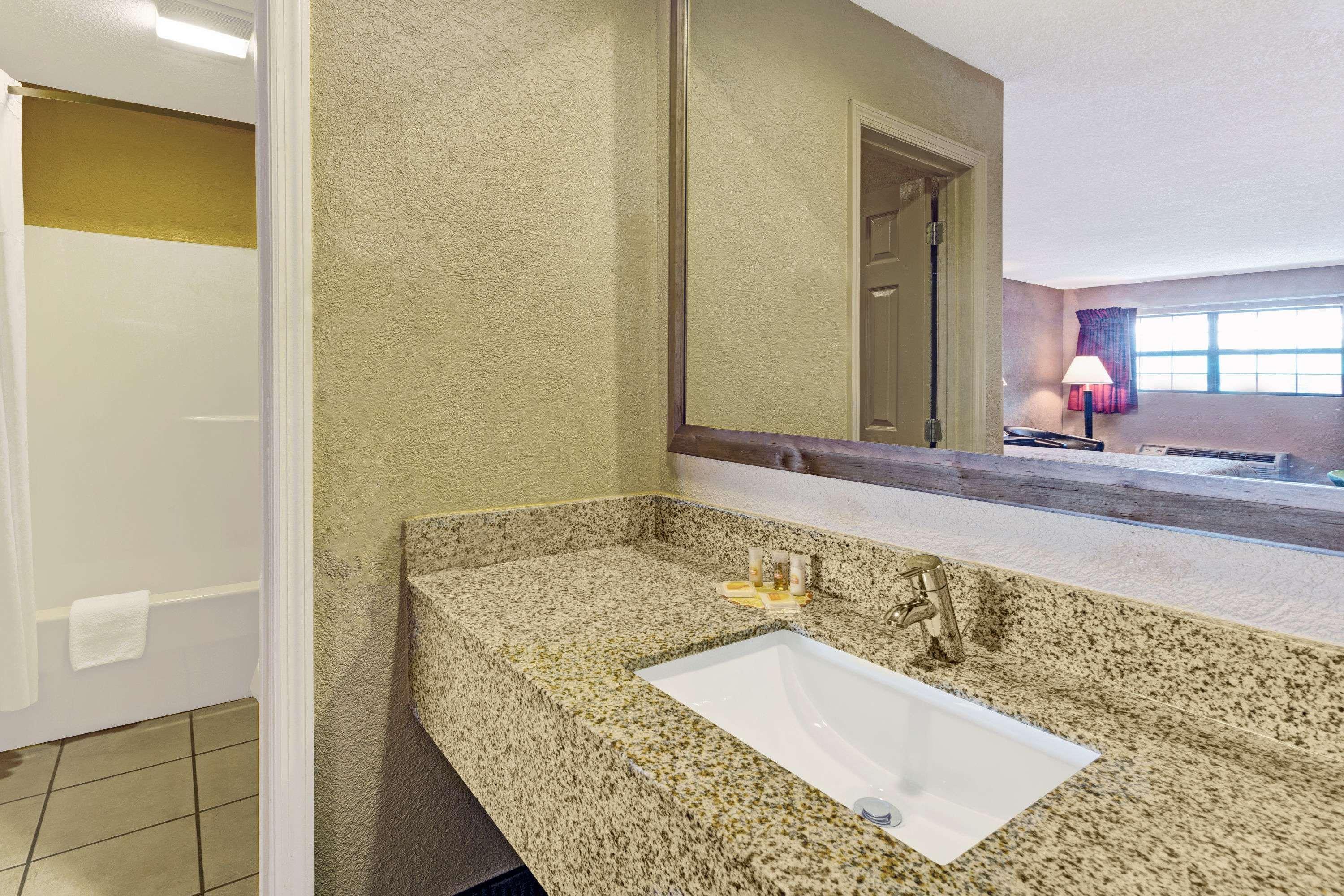 Days Inn By Wyndham Cherokee Near Casino Extérieur photo