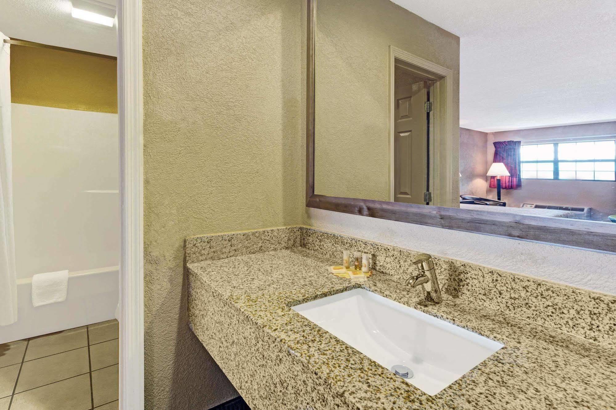 Days Inn By Wyndham Cherokee Near Casino Extérieur photo